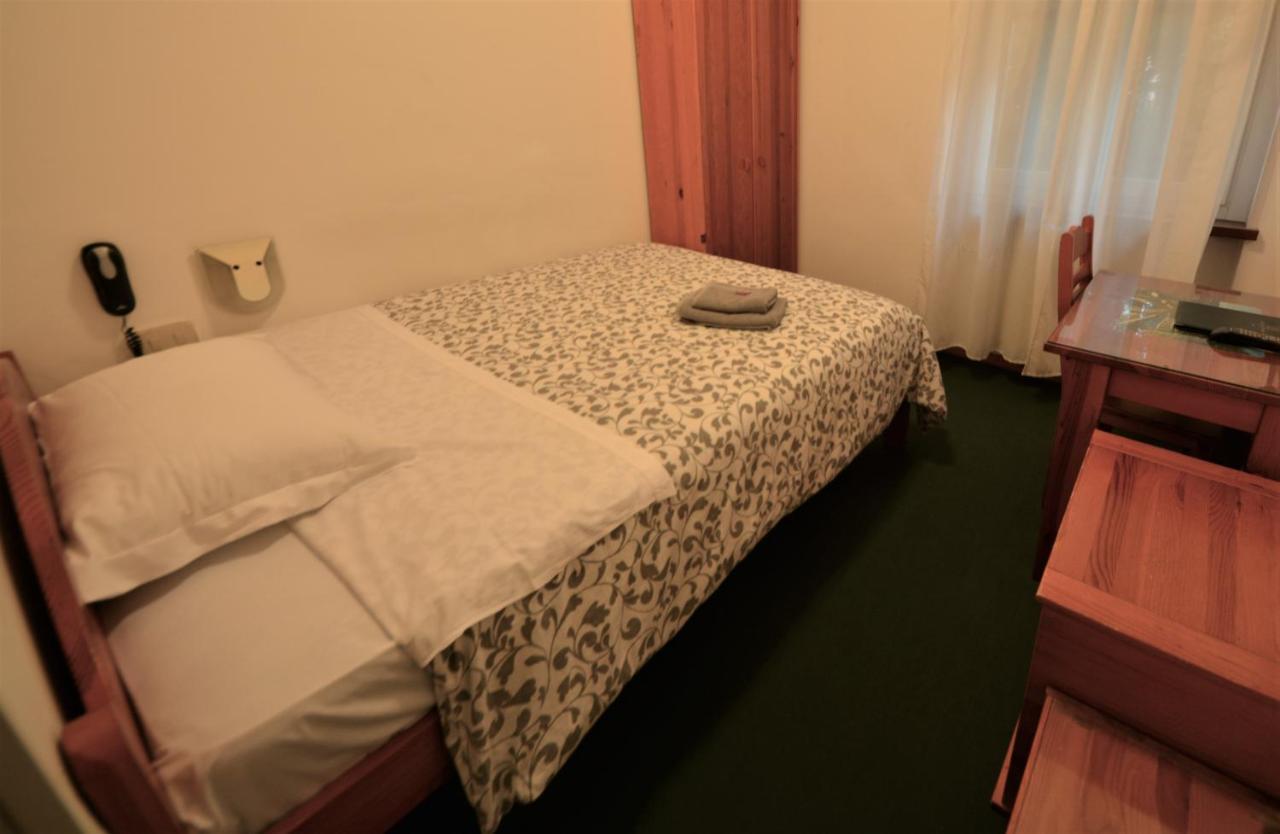 Albergo Alla Valle Di Banne Terst Exteriér fotografie